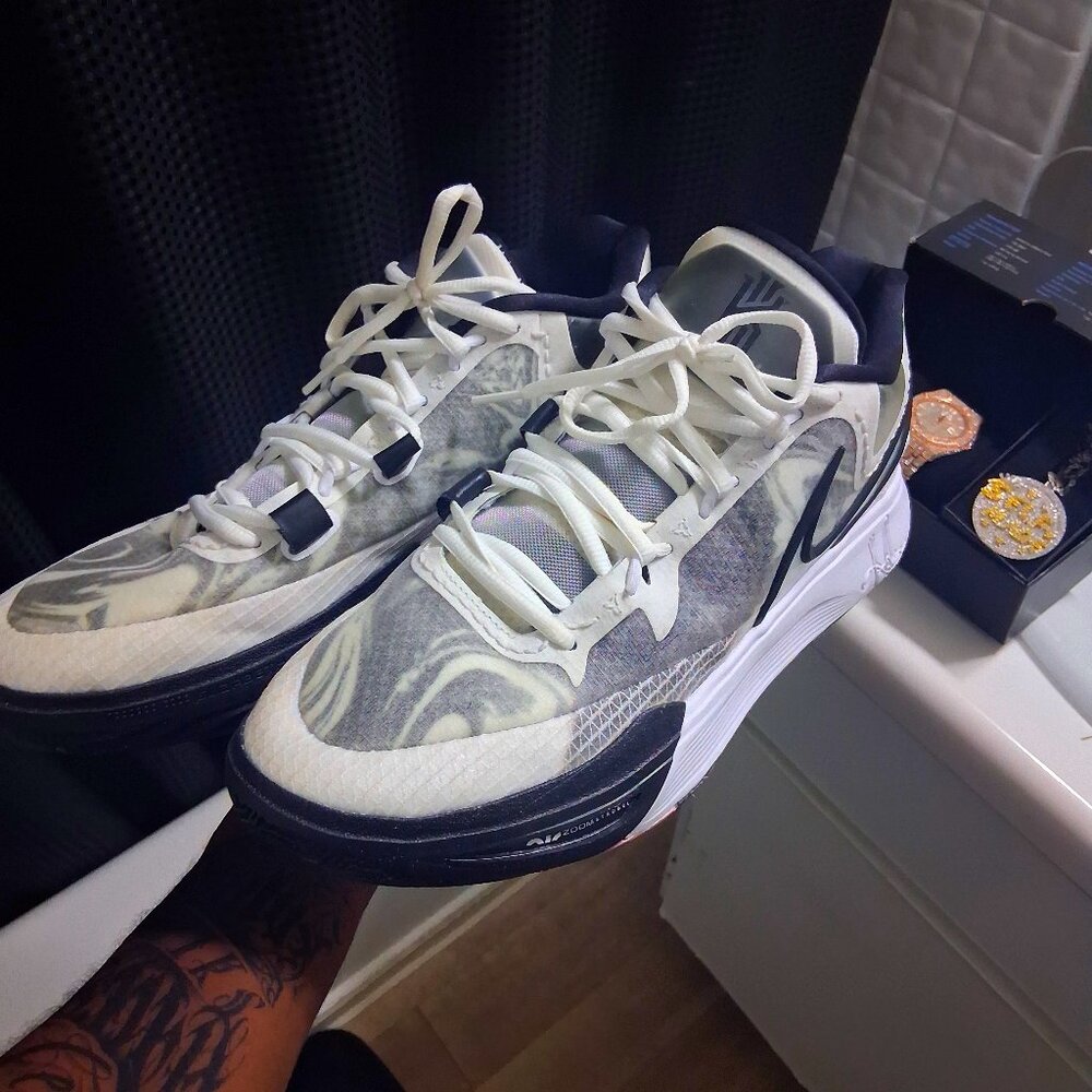 (CHRISTMAS DISCOUNT) Rare Nike Museum Kyrie Display Shoes[LAST PAIR]